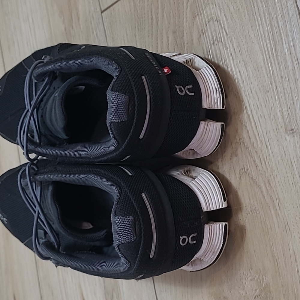 On Cloud Running Womens Black Athletic Shoes Size 8.5 - Picture 4 of 13